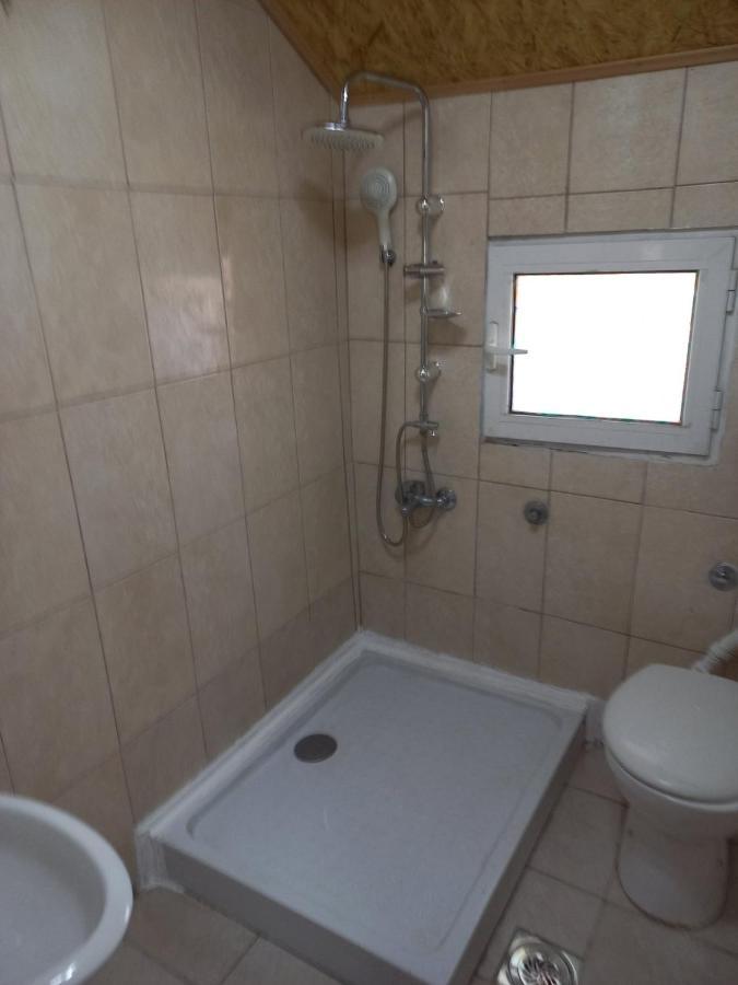Traveler'S Rest - Near Podgorica Airport Hostel Mitrovici  Exterior foto