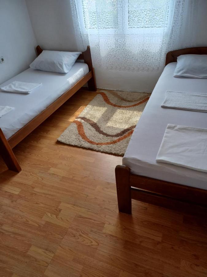 Traveler'S Rest - Near Podgorica Airport Hostel Mitrovici  Exterior foto