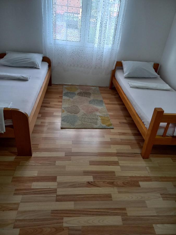 Traveler'S Rest - Near Podgorica Airport Hostel Mitrovici  Exterior foto
